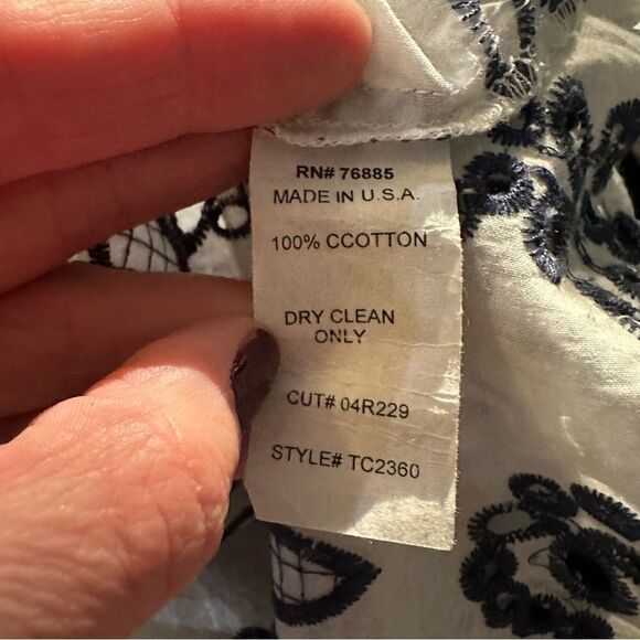 Redhaute Blue and White Embroidered Top Size Large - Picture 9 of 10